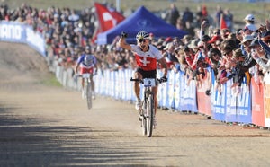 Nino Schurter wins the rainbow jersey over a dejected Julien Absalon. Photo by Frank Bodenmuller