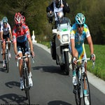 Vino attacks Andy Schleck Vino attacks Andy Schleck