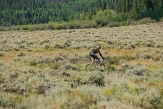 Dave Wiens riding alone during the 2009 Leadville Trail 100. Photo by Kurt Hoy