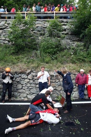 2008 Tour de France, stage 15: Oscar Pereiro crash 2008 Tour de France, stage 15: Oscar Pereiro crash