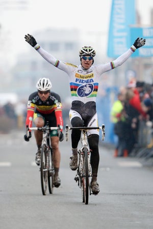 Zdenek Stybar wins 2010 Sylvestercross ahead of Sven Nys Zdenek Stybar wins 2010 Sylvestercross ahead of Sven Nys
