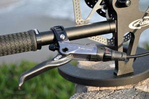 The Elixir 9 features tool-free adjustment of both Contact and Reach. Photo by Zach White