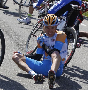 2010 Giro d'Italia: Vande Velde crashes out on stage 3 2010 Giro d'Italia: Vande Velde crashes out on stage 3