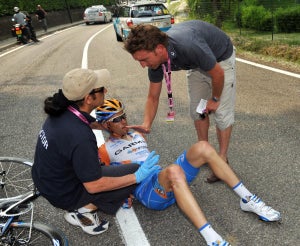 2009 Giro d'Italia: Vande Velde crashes out on stage 3 2009 Giro d'Italia: Vande Velde crashes out on stage 3