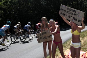 2010 Tour de France, stage 12: Fans request bottles 2010 Tour de France, stage 12: Fans request bottles