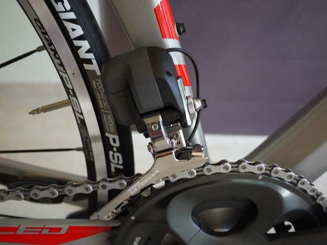 2012 Ultegra Di2 - A closer look: Less expensive, but bulkier 2012 Ultegra Di2 - A closer look
