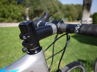 Bigger is better Giant's OverDrive 2 uses a 1.25-1.5" steerer tube. This means that normal 1.125" stems won't fit but also makes for a stiffer front end and (Giant claims) more precise steering. The 2012 TCR Advanced did handle very well. Photo: Nick Legan