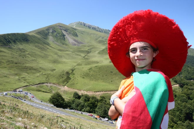 A Basque cycling fan at the 2007 Tour de France. AFP PHOTO / FRANCK FIFE A Basque cycling fan at the 2007 Tour de France. AFP PHOTO / FRANCK FIFE