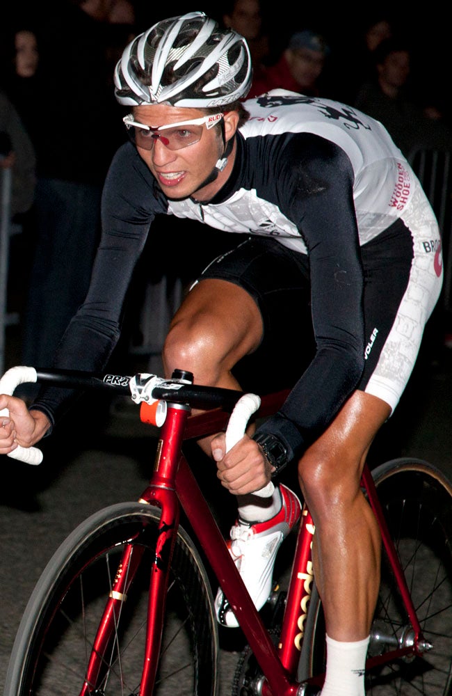 Red Hook Rises With Big Crowds And Crashes Velo red-hook-rises-with-big-crowds-and-crashes-velo