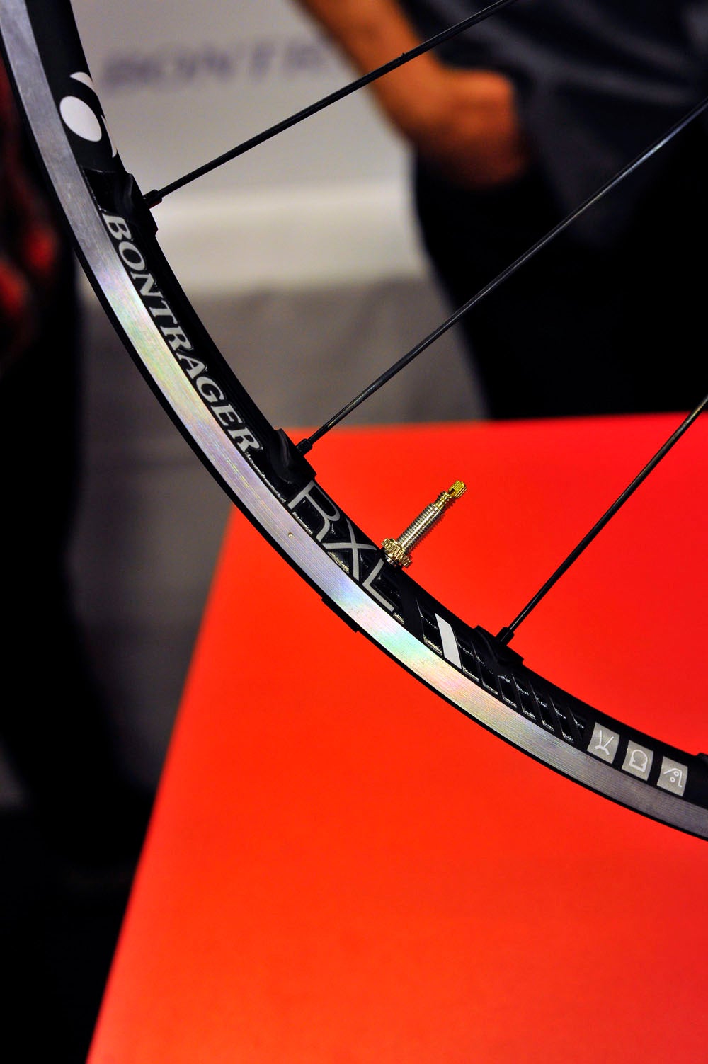 Bontrager debuts carbon clinchers and road tubeless wheels - Velo