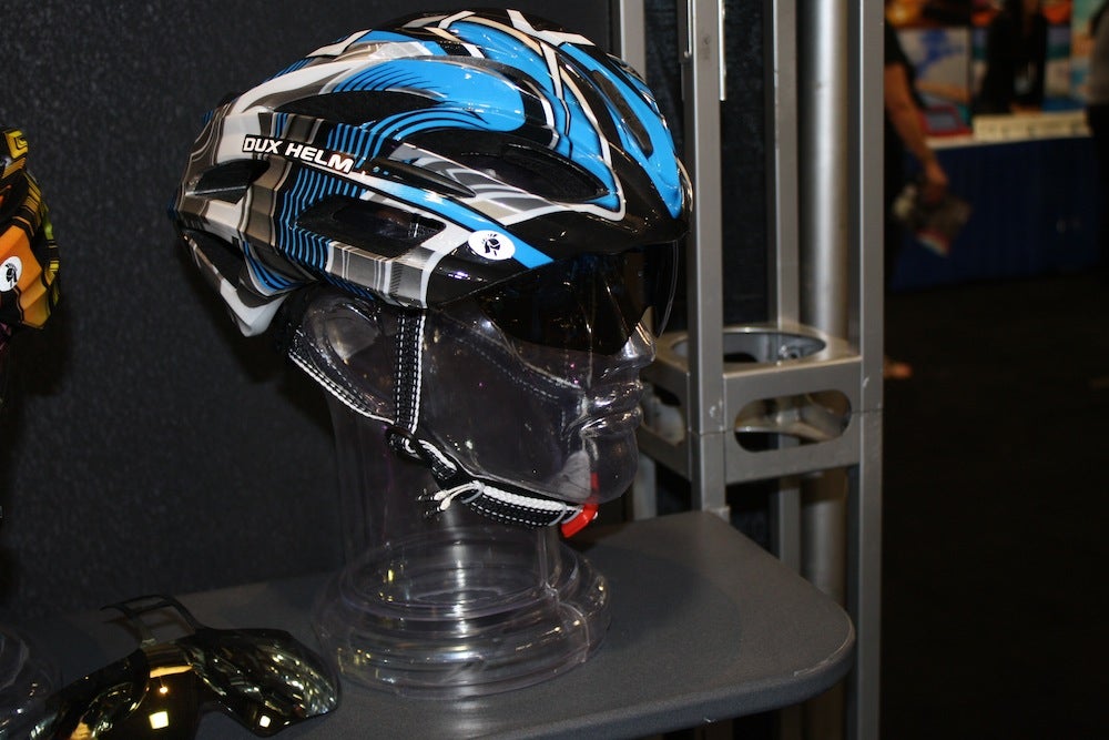 Bicycle helmet with cheap retractable lens