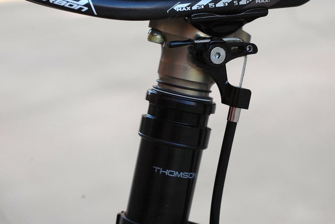 The Elite Dropper's handlebar lever pulls a standard derailleur cable, which actuates this lever on the seatpost head. From there, the post's hydraulics do the rest of the work, allowing you to move the saddle to any point throughout its 125mm of travel. Photo: Spencer Powlison | VeloNews.com