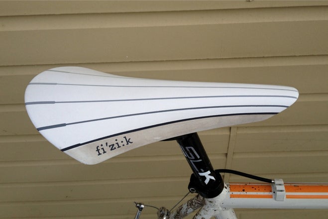 Fi'zi:k Volta R1 saddle
