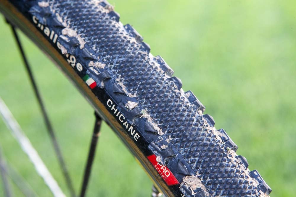 【新品/2本セット】チャレンジ　シクロクロス用タイヤ シケイン700x33C 新品/2本セット】チャレンジ製シクロクロス用タイヤ シケイン700x33C