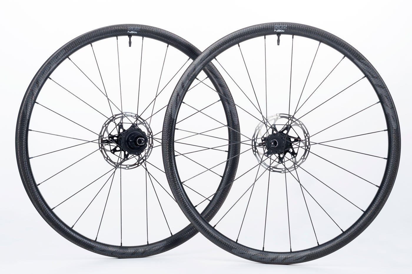 Zipp Goes All in on Tubeless Disc with Eight New Wheels