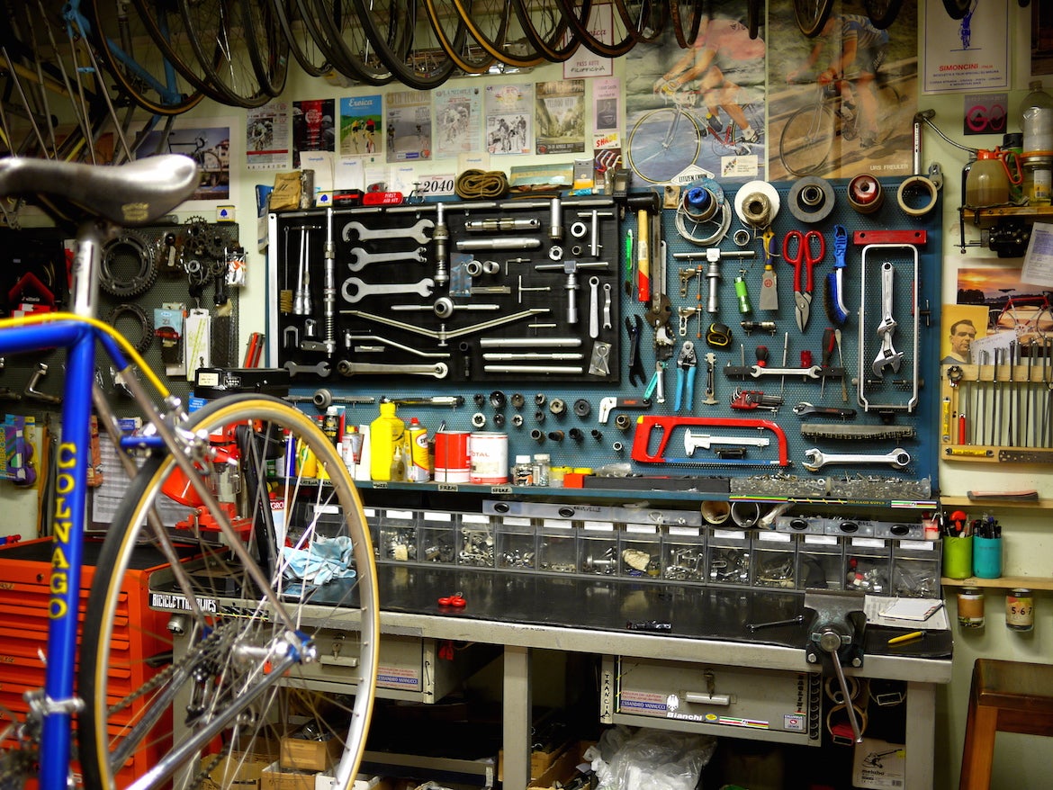 Kikkerland - Rainbow Bike Multi-Tool with Light 