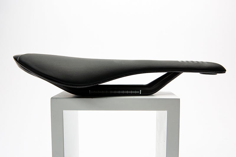 美品 Rapha PRO TEAM CUT OUT SADDLE カーボンサドル 美品 Rapha PRO TEAM CUT OUT SADDLE カーボンサドル