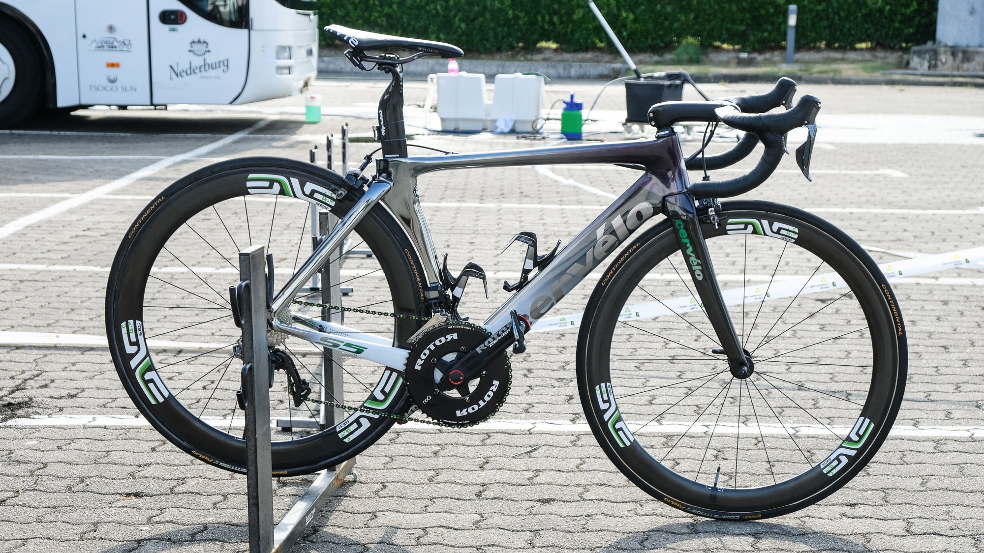 Pro Bike Gallery Mark Cavendish s Cervelo S5 and custom Nike