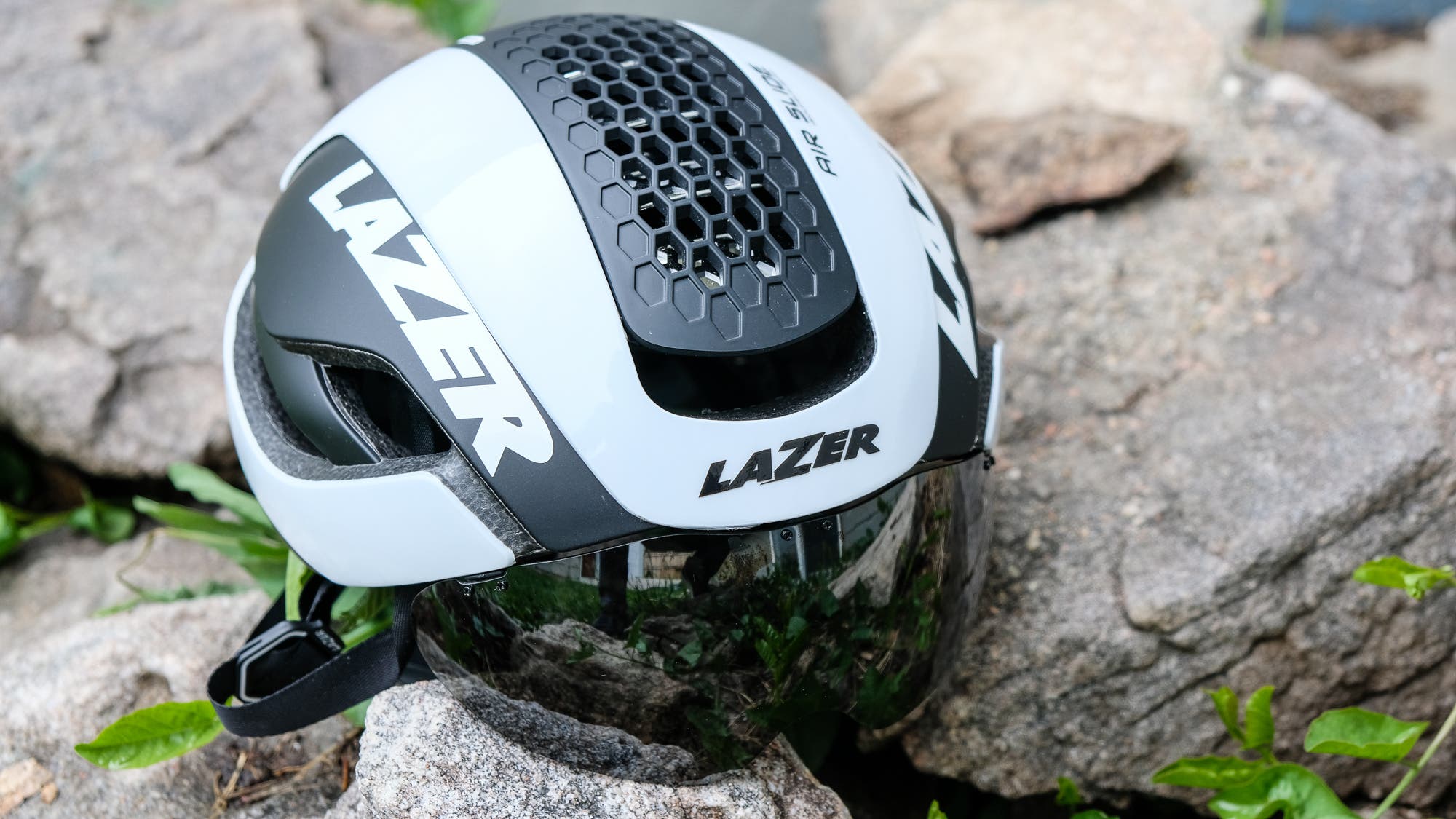 lazer bullet aero helmet 2018 2.0 CE | Includes Lens & LED Light | Airslide System | Road Bike Helmet | Ventilation & Aerodynamics Internal ventilation channels work to keep your head cool and comfortable while Lazers Venturi Cap technology accelerates the airflow through the helmet.When its time to dial in your BOAs for the sprint Buyer's guide: Three aero road