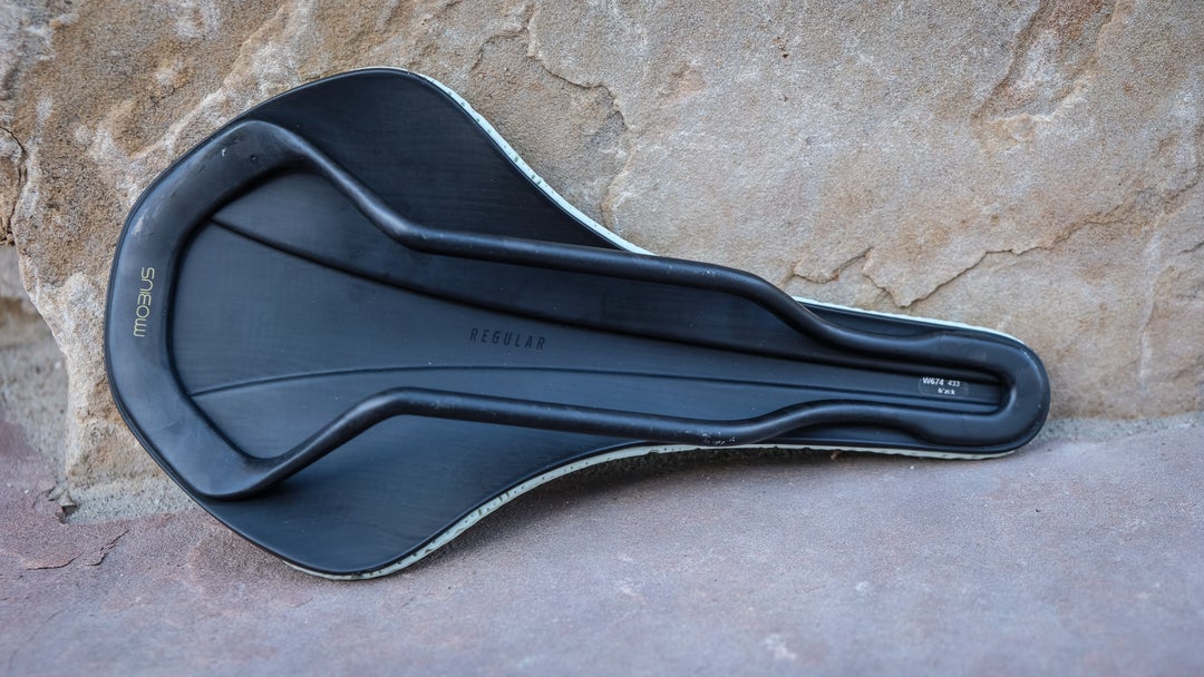 Carbon saddle shell and rails
