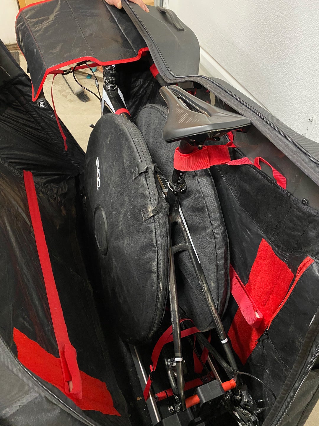 Evoc road bag inside