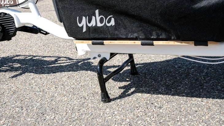 Supermarché kickstand