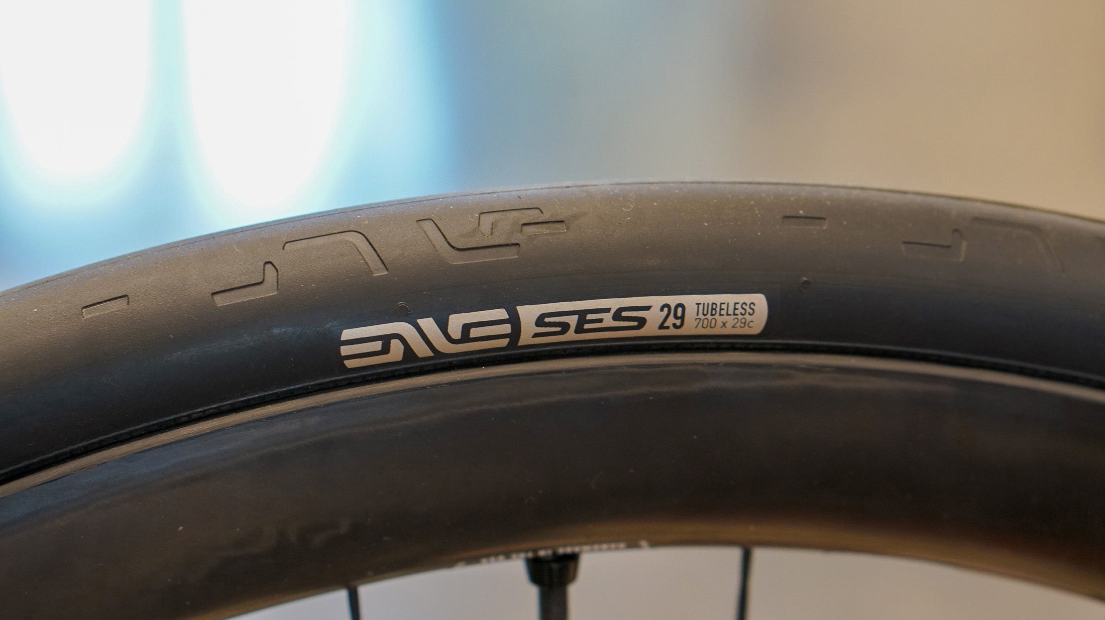 Tubeless and Non-Tubeless Tires Explained – Gulo Composites