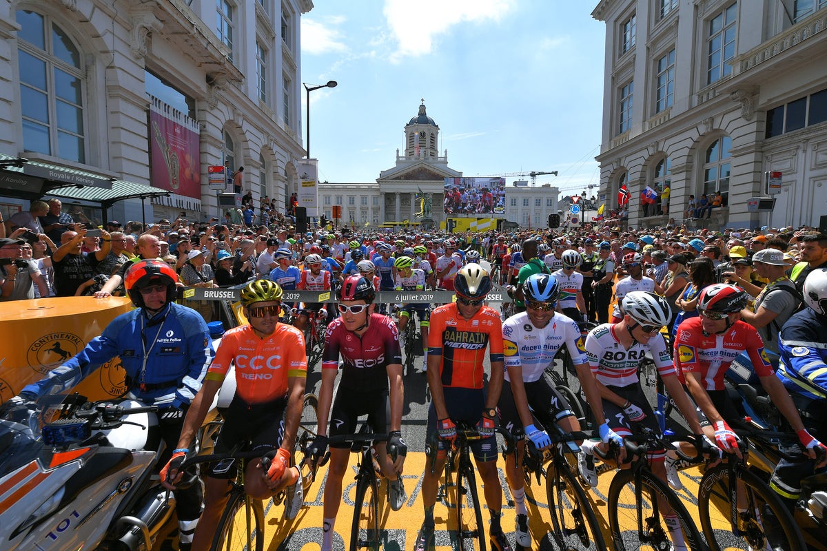 www.velonews.com