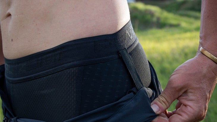 Pearl Izumi Elevate mountain bike shorts use BOA adjustment instead of  belts - Bikerumor