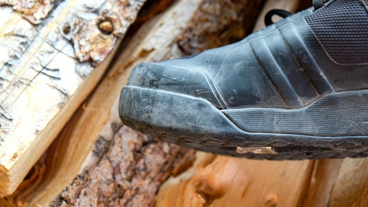 rubber-reinforced toe