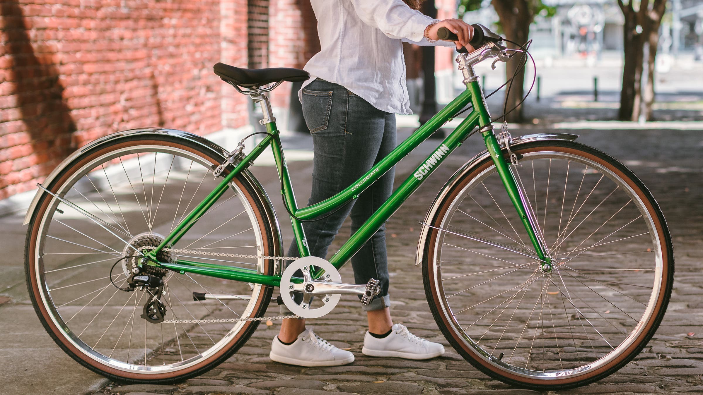 who makes schwinn bicycles 1965 American Bicycle Vintage Cruiser Bike with Classic Frame Schwinn Women's 700c 21-Speed Network