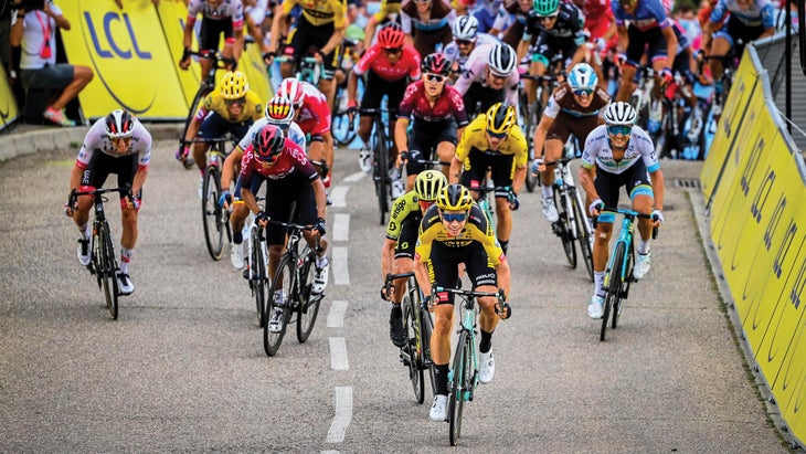 Van Aert grimacing in front of a mass of cyclists