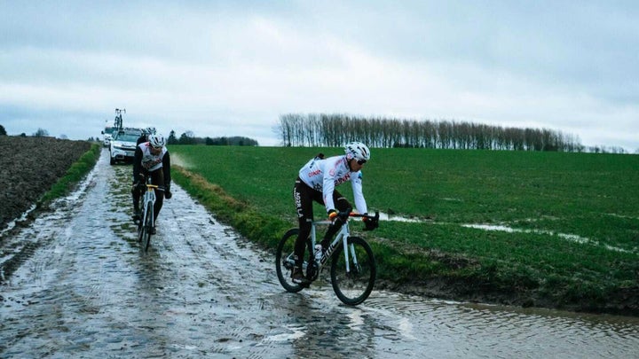 AG2R-Citroën rides on wet cobbles