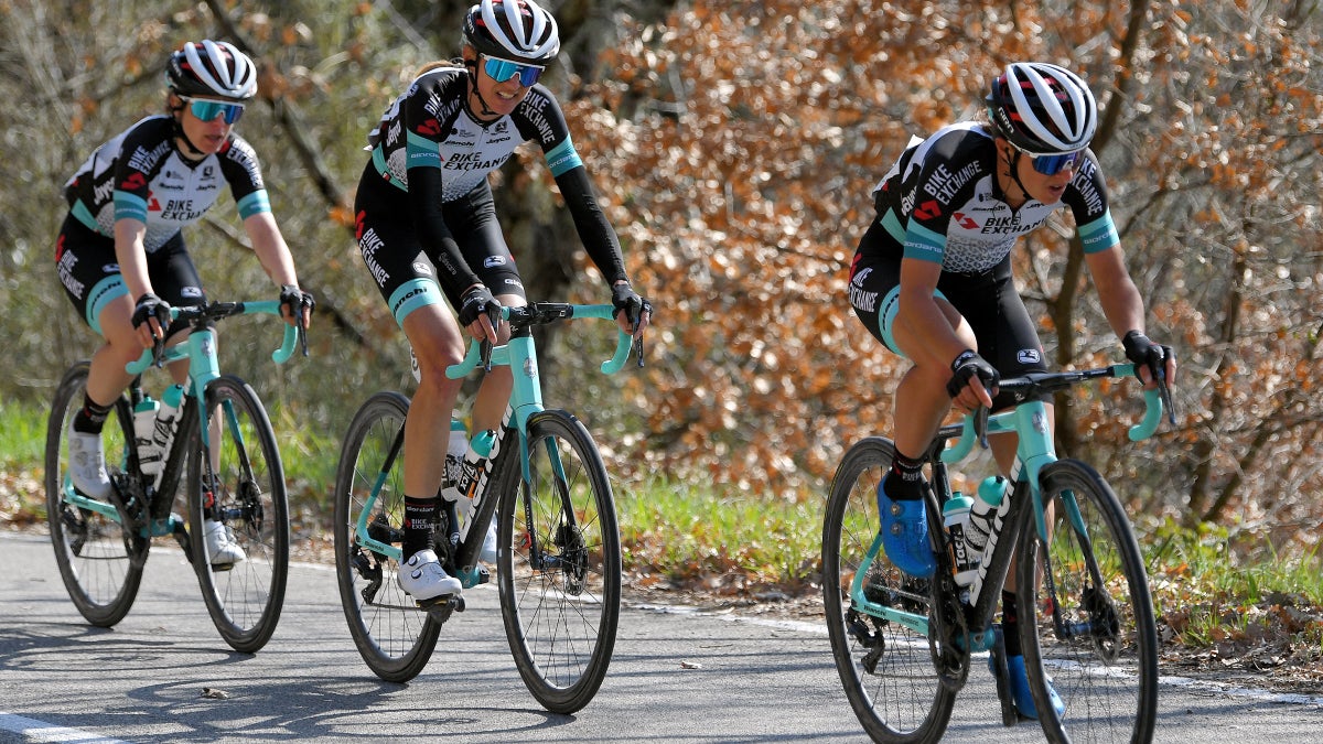 Team BikeExchange to match minimum salary of women's team to that of