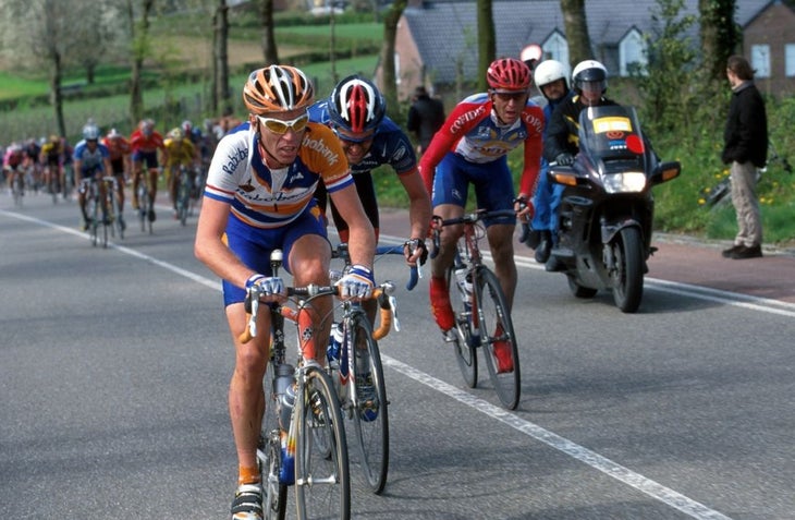 Dekker and Armstrong ahead of the peloton