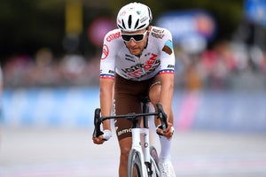 Larry Warbasse Giro Diary: Spooks, smashes, and surprises from a day on the gravel