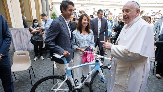 ‘The Church Is Like a Bike:’ Remembering Pope Francis and the Many Custom Bikes He Was Gifted