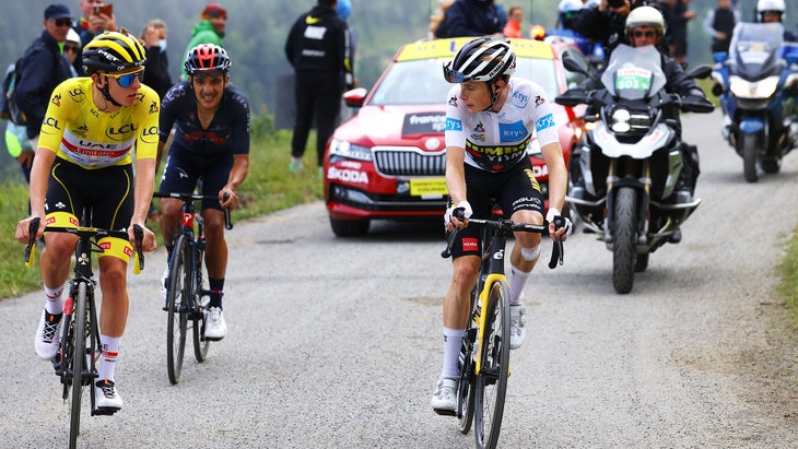 Jonas Vingegaard in the white jersey marked Richard Carapaz and race leader Tadej Pogačar into the final 5km of the stage.