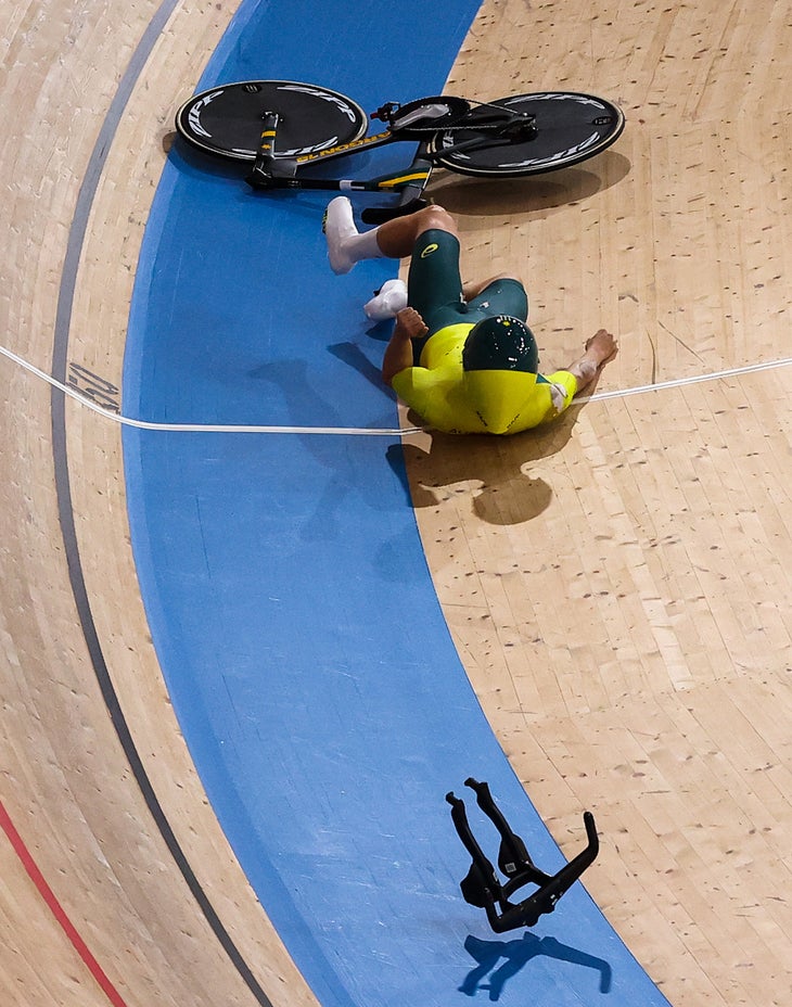 Alex Porter's cockpit gave way less than 1000m into the 4000m men's team pursuit qualification round.