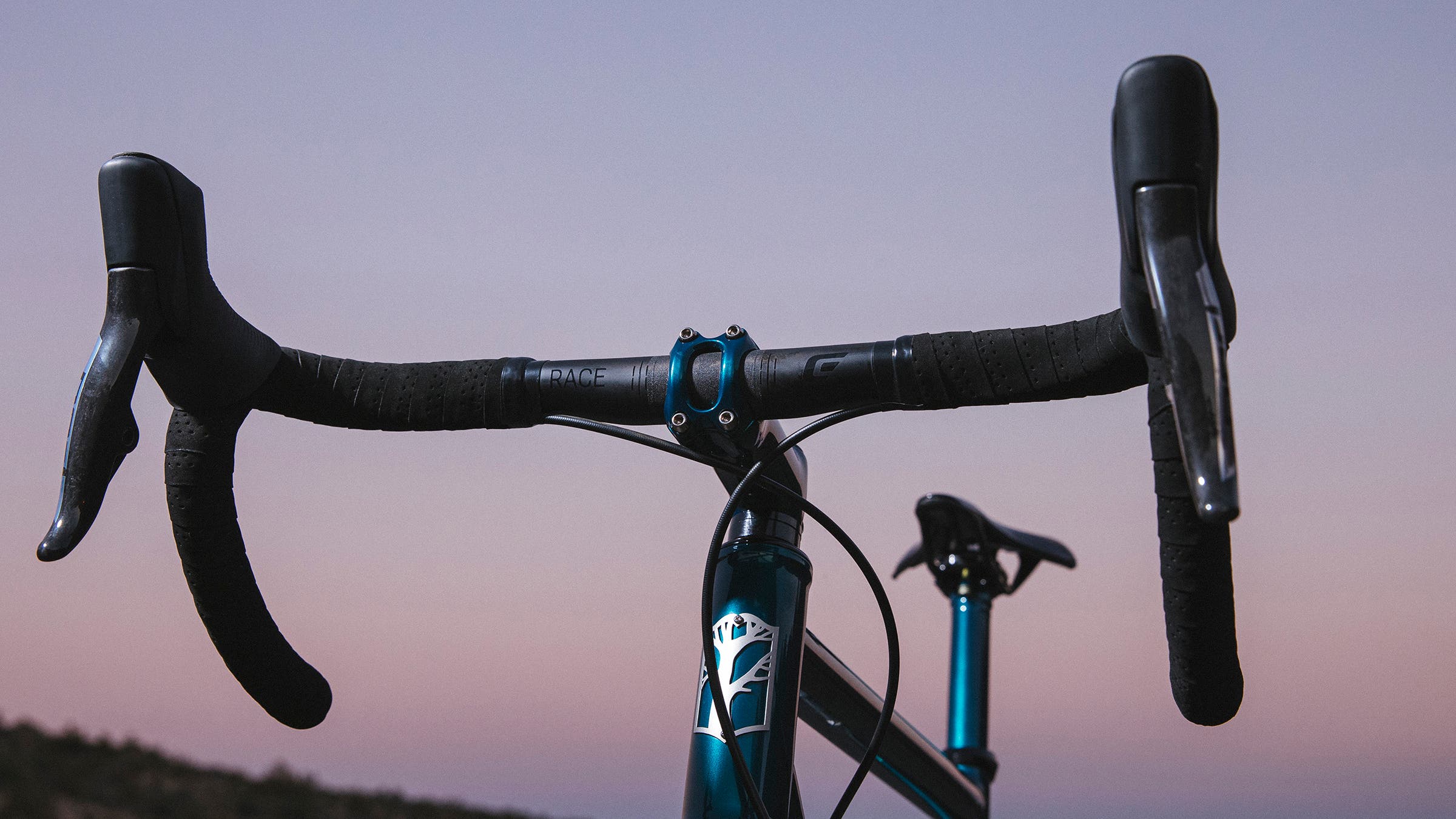 Cadex gets into road handlebars with the 154-gram Race