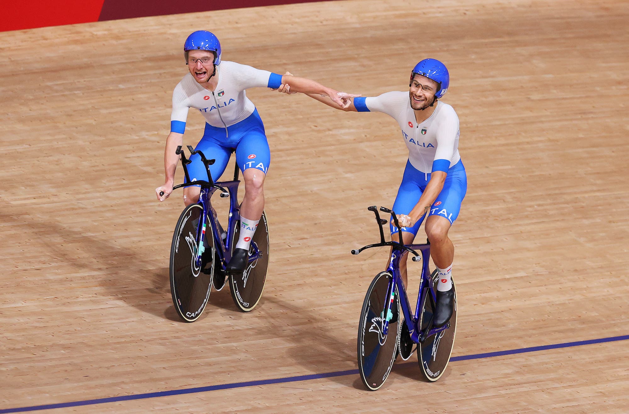 Tokyo Olympic track racing: Italy blazes to men's Team Pursuit gold ...