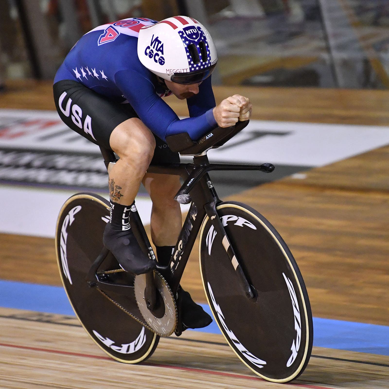 Lambie rode faster in the final, with more power, than he did in the qualification round.