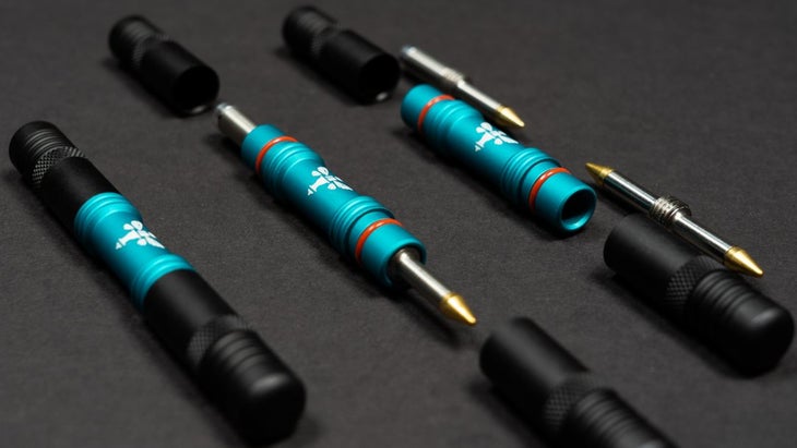 The Chris King Dynaplug Racer Pro gets a turquoise anodized finish.