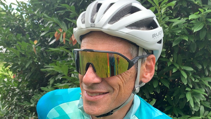 The styling of the Roka Matador Air looks a bit unusual, but it works and keeps the glasses comfortably on my face.