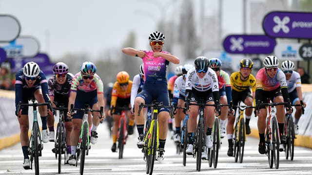 Dwars door Vlaanderen Women: Chiara Consonni victorious in reduced bunch sprint