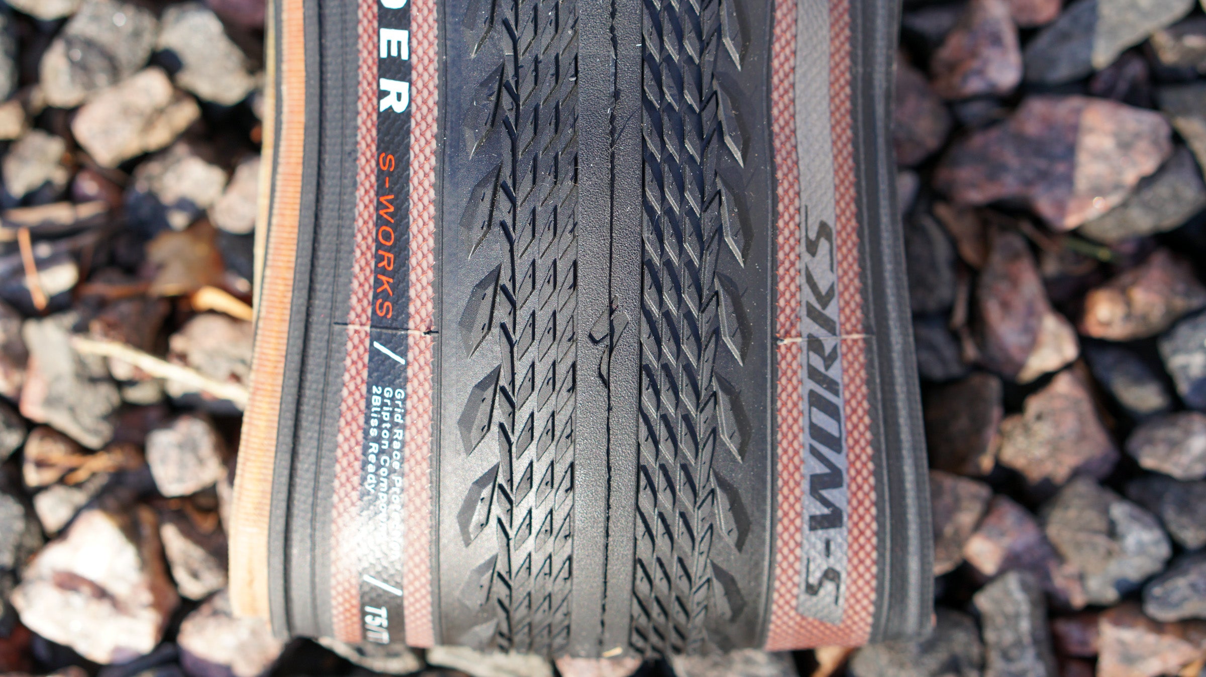 Specialized S-Works Pathfinder gravel tire details and first