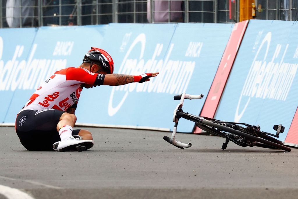 Caleb Ewan crashes at the Giro d'Italia