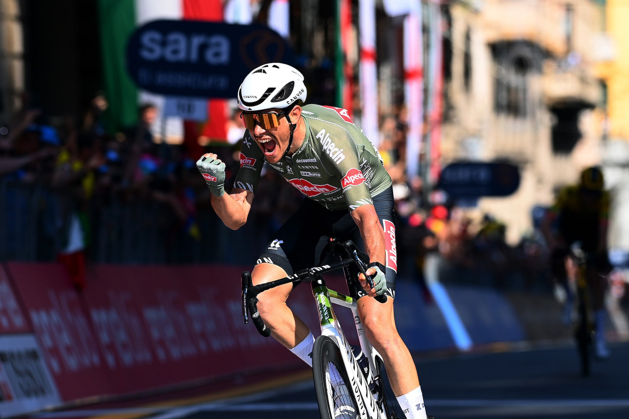 Oldani earns first professional win, López keeps Giro lead