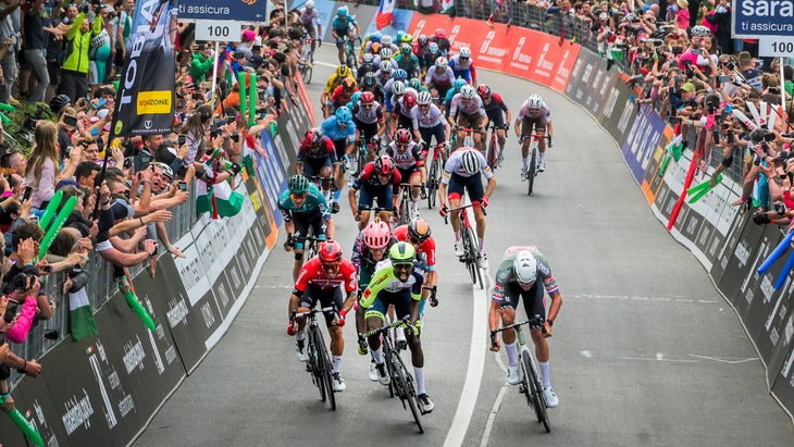The finale of stage 1 of the 2022 Giro d'Italia.