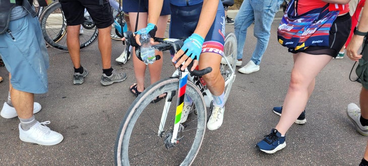 Elisa Longo Borghini on Elisa Balsamo's bike